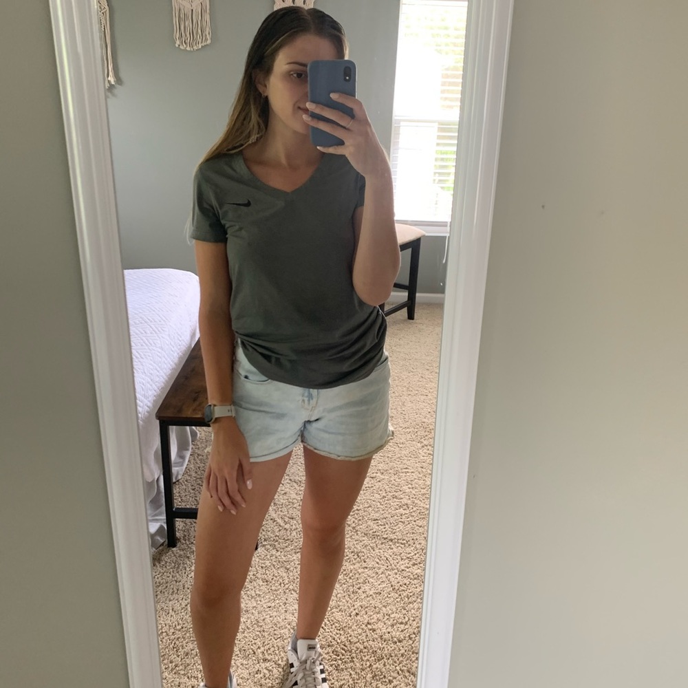 Women’s Nike dri fit v neck active workout top